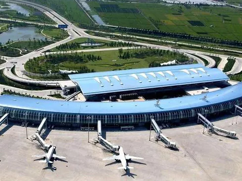 Airport terminal miaraka amin'ny vy vy